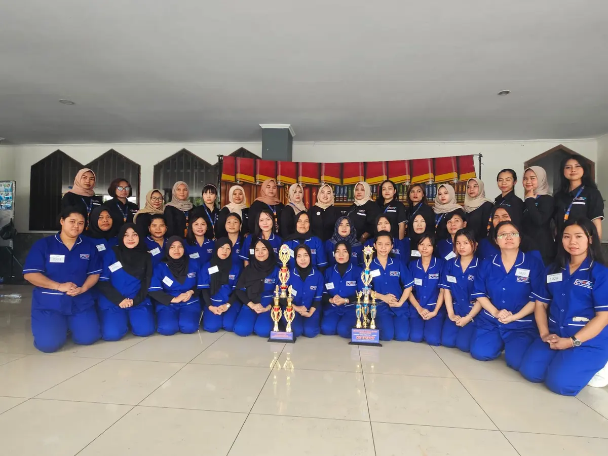 Kebersamaan tim dan peserta CV Mulia Utama Mandiri